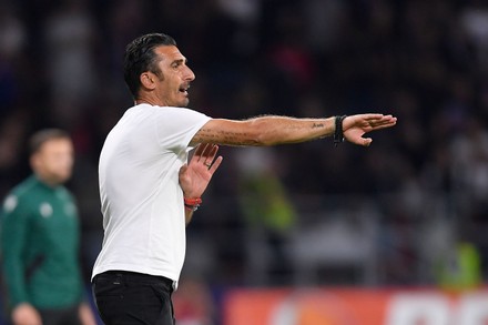 fcsb-head-coach-elias-charalambous-action-during-440nw-14056163je